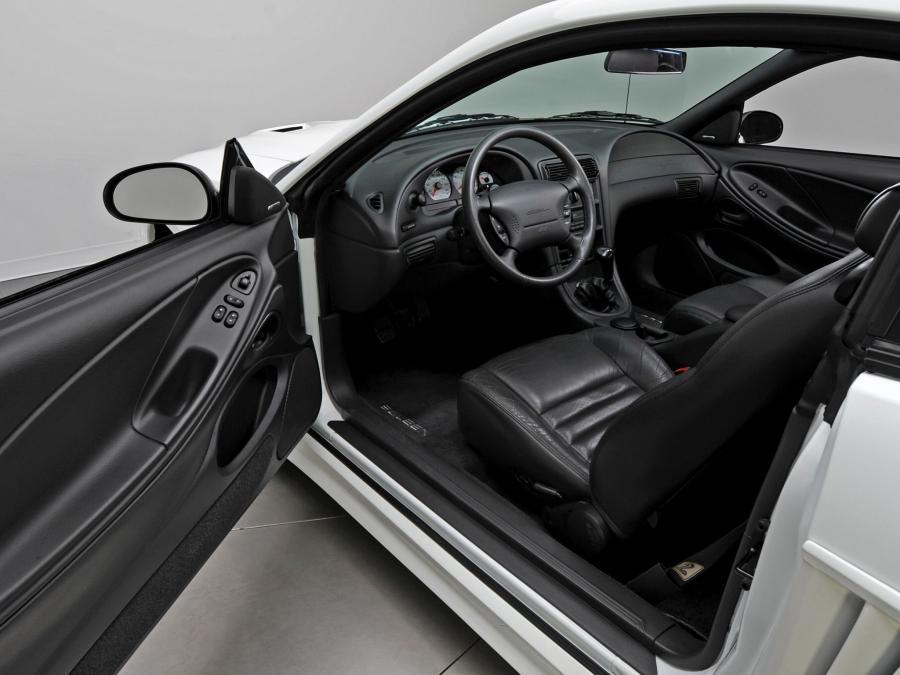 Интерьер Saleen S281 SC 1999 года  (фото 11 из 11)